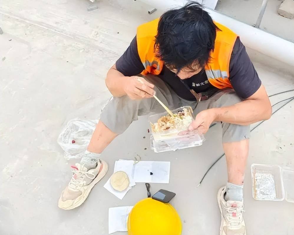 不吃但却是许多低收入人的最佳选择AG真人你瞧不上的拼好饭给狗狗都(图3)